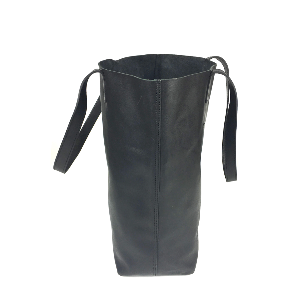 
                  
                    DAY TOTE LEATHER BLACK by MADE FREE®
                  
                