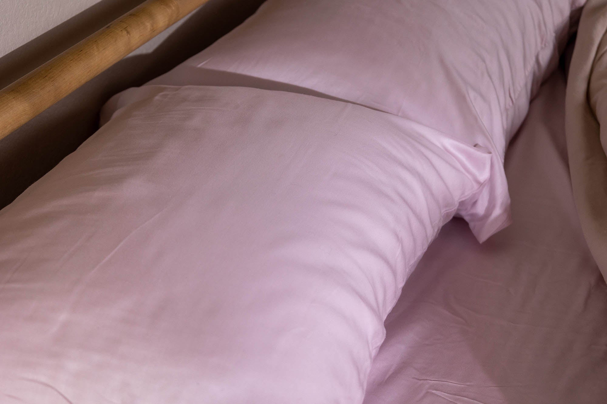 https://www.simpleswitch.org/cdn/shop/products/orchid-ice-pillowcases-detail.jpg?v=1686843487