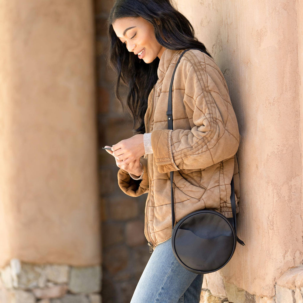 Carry-All Circle Crossbody Black